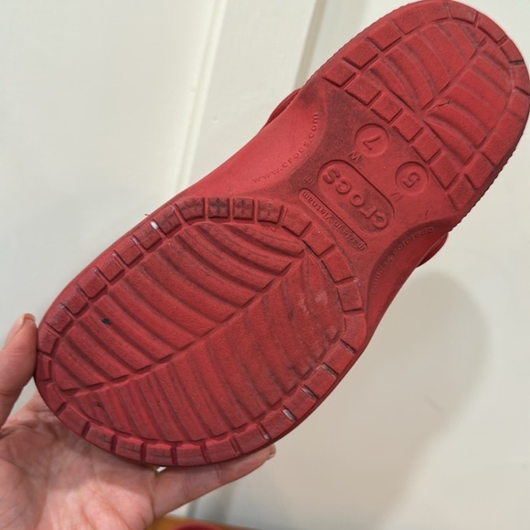 Crocs Baya Red Clogs With Jizzbitz - Picture 6 of 8